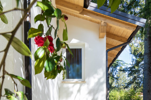 Esterno di una casa in legno finita e completata della linea Libianchi Dynamic Plus