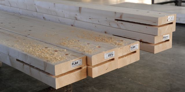 Scasso e foratura automatizzata CNC su legno lamellare per l'alloggiamento di perni e piastre metalliche a scomparsa