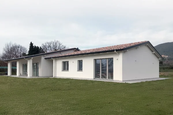 abitazione in legno lamellare ad altissima stabilità sismica. realizzata ad Arezzo in Toscana.